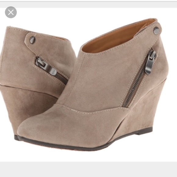 cl by laundry wedge bootie